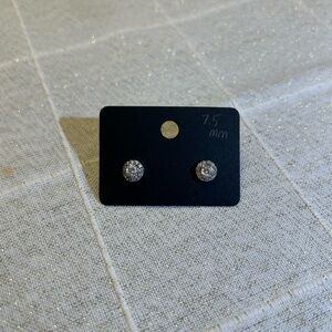 Sparkling Stud Earrings halo design